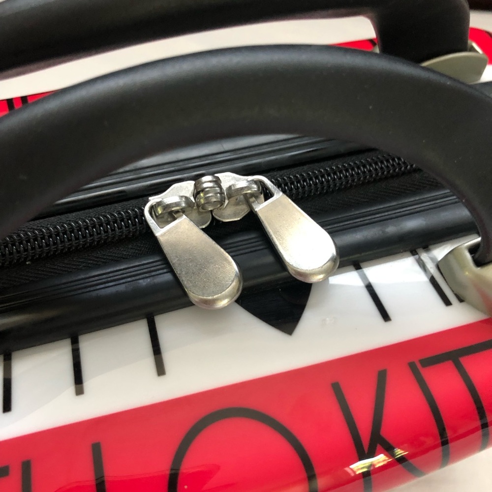 Hello Kitty hardshell travel case - Picture 8 of 12